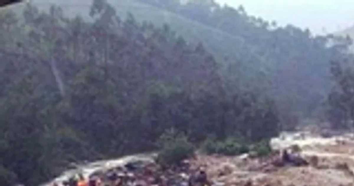 वायनाड लैंडस्लाइड : राज्य सरकार के साथ तालमेल बनाकर राहत व बचाव कार्य जारी वायनाड लैंडस्लाइड : राज्य सरकार के साथ तालमेल बनाकर राहत व बचाव कार्य जारी